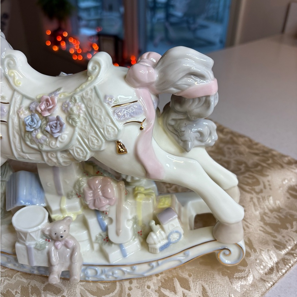 Vintage Sankyo Christmas Musical Rocking Horse made with 24 k gold accents. - Picture 9 of 15